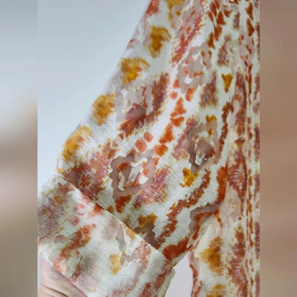 Lark & Lane Semi-Sheer Button-Front Blouse Size 12 | 3/4 Sleeve Tab Cuffs - Picture 8 of 8